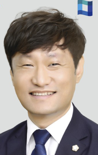 더불어민주당 전국기초의회의원협의회 회장으로 당선된 경산시의회 이경원 의원.