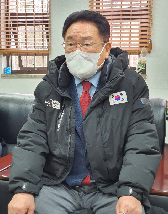 유준상 대한요트협회장이 2일 대구 만촌롤러스케이트장을 찾아 대구시체육회, 대구롤러스포츠연맹 관계자들과 간담회를 갖고 차기 대한체육회장 선거 출마 포부를 밝혔다. 김우정 기자