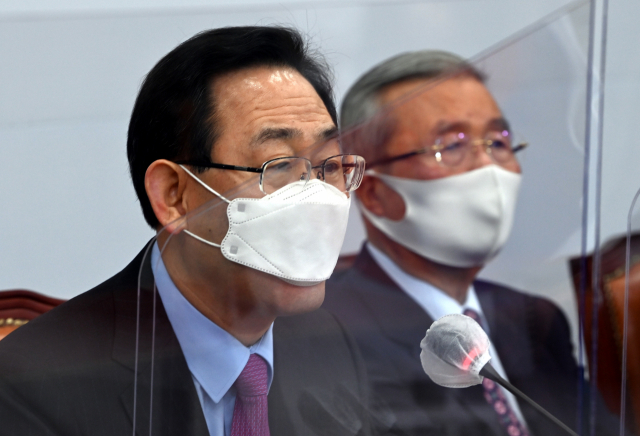 국민의힘 주호영 원내대표가 2일 오전 국회에서 열린 중진의원 연석회의에서 발언하고 있다. 연합뉴스
