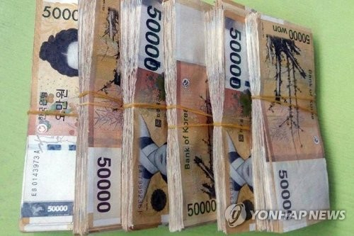 현금 다발. (기사 내용과 무관함)