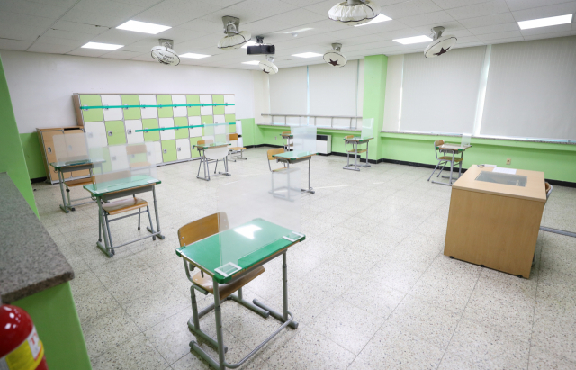 30일 오후 청주 하이텍고등학교에 자가격리 수험생을 위한 별도시험장이 마련돼 있다. 연합뉴스