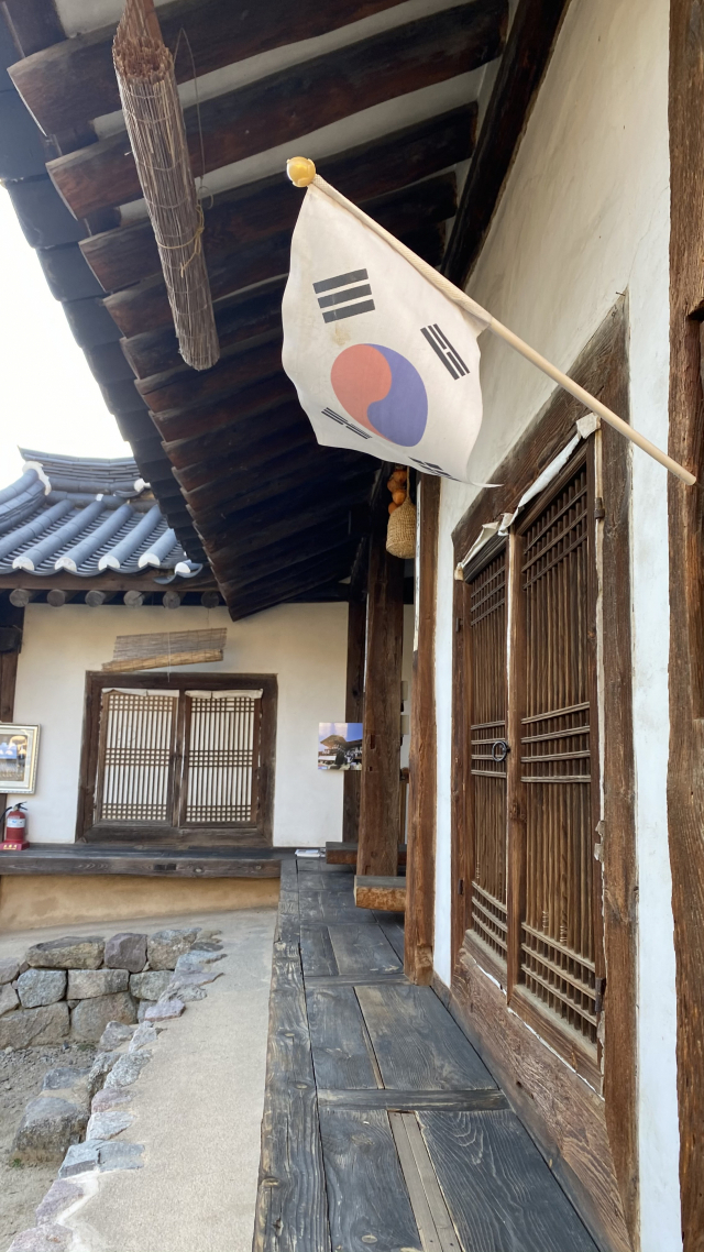 사랑채에 걸린 작은