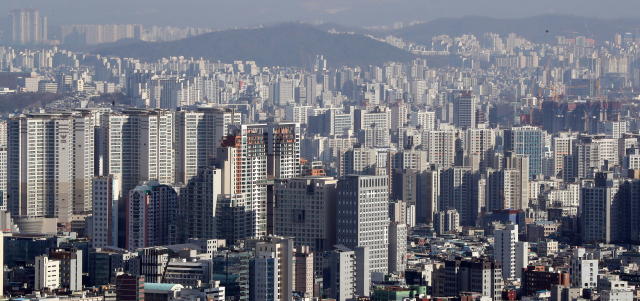 서울 남산에서 바라본 강북 아파트. 연합뉴스DB
