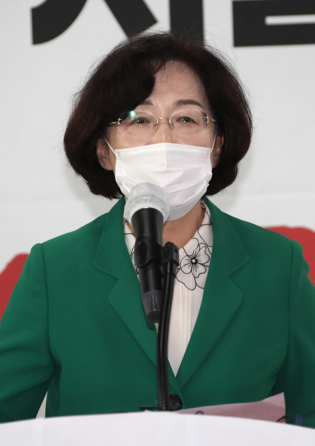 박춘희 전 송파구청장(변호사)이 11일 서울 여의도 국민의힘 당사에서 서울시장 출마 기자회견을 하고 있다. 연합뉴스