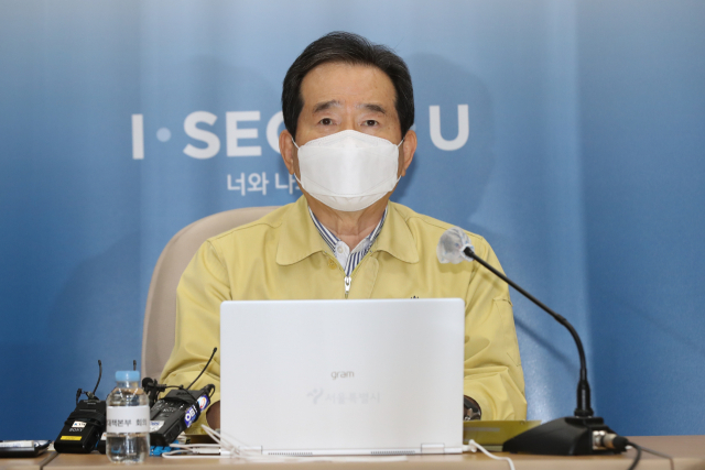 정세균 국무총리가 6일 서울시청에서 열린 신종 코로나바이러스 감염증(코로나19) 대응 중앙재난안전대책본부회의를 주재하고 있다. 연합뉴스