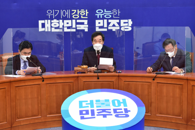 더불어민주당 이낙연 대표가 7일 국회에서 열린 최고위원회의에서 