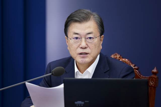 문재인 대통령이 청와대에서 수석·보좌관 회의를 주재하고 있다. 연합뉴스
