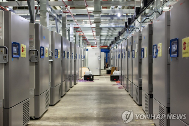 미국 미시간주 칼라마주에 있는 화이자의 백신 냉동고. 화이자의 코로나19 백신은 보통 독감 백신과 달리 영하 70도에서 유지돼야 한다.[EPA=연합뉴스 자료사진]