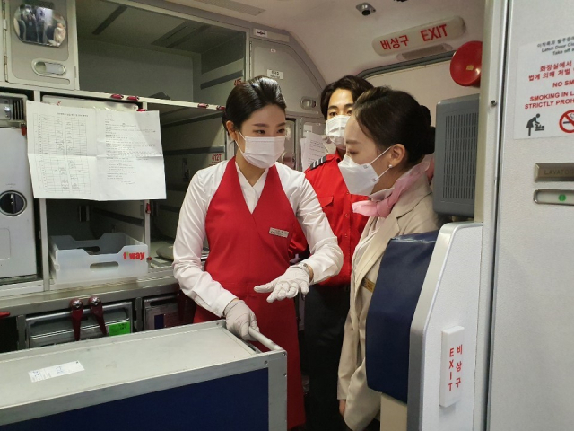 경운대 항공 관련 학과 학생들이 ㈜티웨이항공과 협업한 항공 분야 진로·취업 교육에 참여하고 있다. 경운대 제공