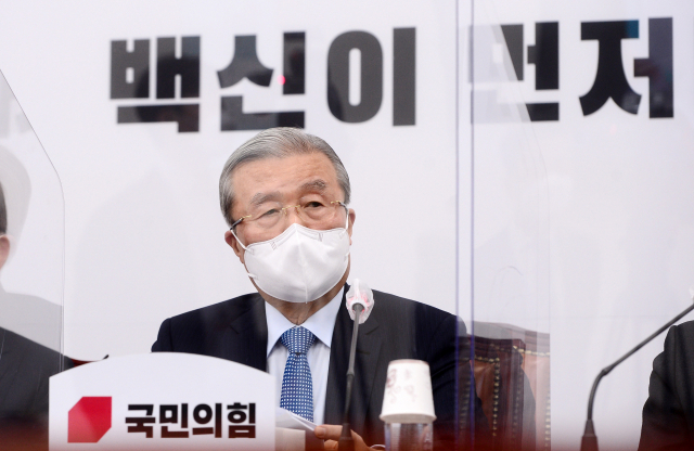 국민의힘 김종인 비상대책위원장이 14일 오전 서울 여의도 국회에서 열린 비상대책위원회의에서 발언하고 있다. 연합뉴스