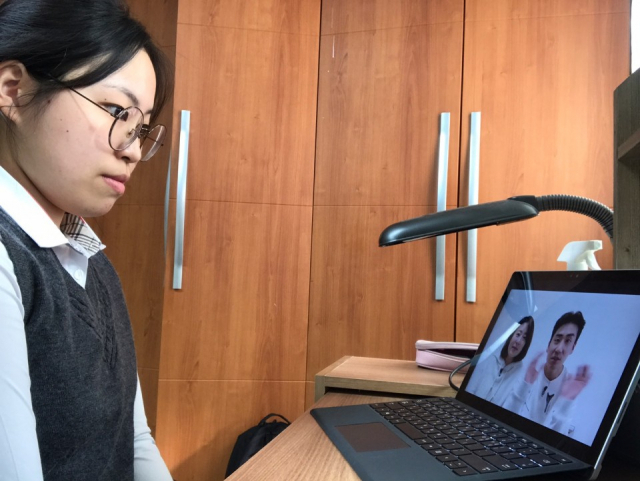 대구 송현여고 3학년 학생들이 15일 대구 달서구가 실시한 찾아가는 결혼공감 아카데미 