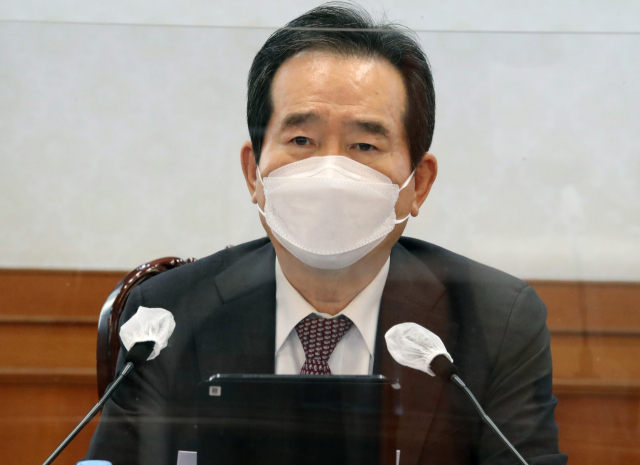 정세균 국무총리가 15일 정부서울청사에서 열린 코로나19 백신 치료제 상황점검회의를 주재하며 발언하고 있다. 연합뉴스