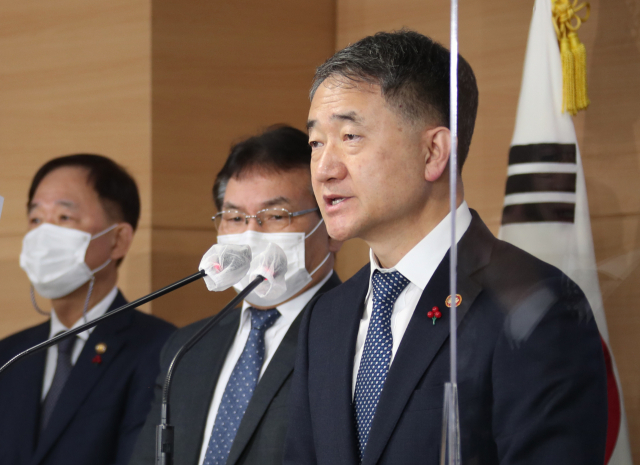 박능후 보건복지부 장관이 15일 정부서울청사 브리핑실에서 향후 5년간 인구정책의 근간이 될 