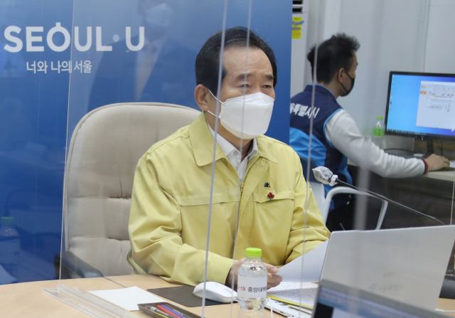정세균 국무총리가 18일 오전 서울시청에서 열린 코로나19 대응 중앙재난안전대책본부(중대본) 겸 수도권 상황점검회의에 참석해 발언하고 있다. 연합뉴스