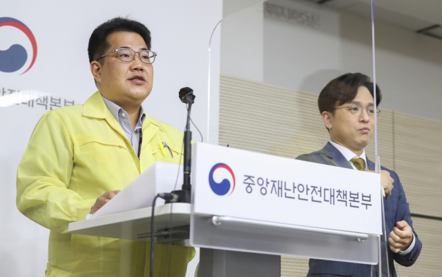 손영래 중앙사고수습본부(중수본) 전략기획반장이 정부세종청사에서 신종 코로나바이러스 감염증(코로나19) 관련 중앙재난안전대책본부 정례 브리핑을 하고 있다. [보건복지부 제공. 재판매 및 DB 금지] 연합뉴스