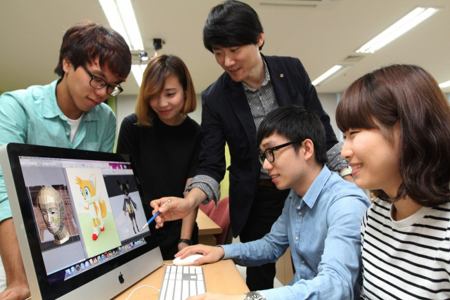 구미대학교 비주얼게임컨텐츠스쿨 학생들이 실습에 여념이 없다. 구미대 제공