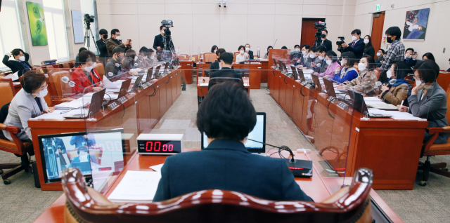 24일 국회 여성가족위원회에서 정영애 여성가족부 장관 인사청문회가 열리고 있다. 연합뉴스