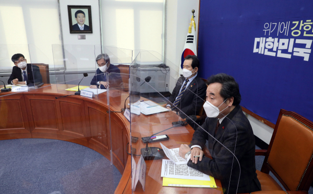 더불어민주당 이낙연 대표가 27일 국회에서 열린 고위 당정청협의회에서 발언하고 있다. 연합뉴스
