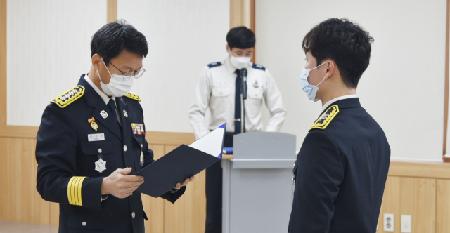 대구 중부소방서(서장 신기선)는 28일 신규 소방공무원 임용장 수여식을 실시했다. 대구 중부소방서 제공