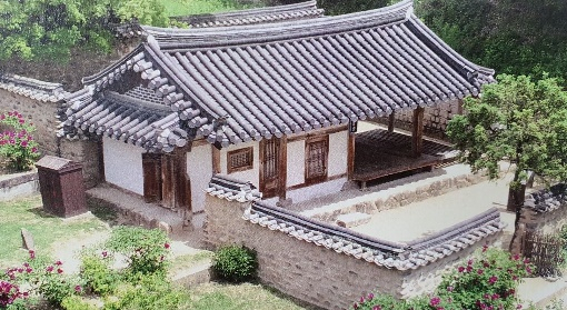안동시가 2018년부터 추진하고 있는 안동지역 문화재의 국가문화재 지정사업이 성과를 보이고 있다. 사진은 올 해 보물로 격상된 도산서원 도산서당. 매일신문 D/B
