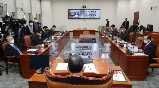국민의힘 제1차 온택트 정책 워크숍이 29일 서울 여의도 국회에서 김종인 비상대책위원장과 주호영 원내대표 등이 참석한 가운데 열리고 있다. 연합뉴스