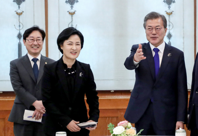 문재인 대통령이 추미애 법무부 장관 후임으로 더불어민주당 박범계 의원을 내정했다. 박 의원은 