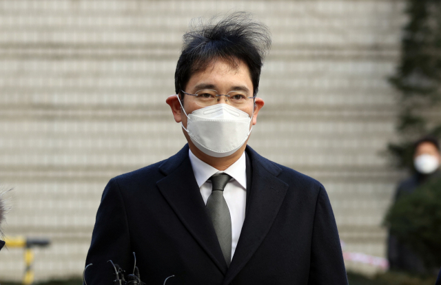 이재용 삼성전자 부회장이 30일 오후 서초구 서울고등법원에서 열리는 