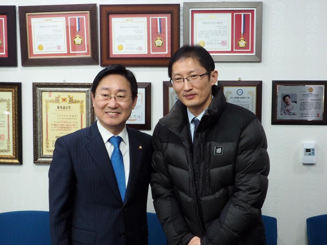 2017년 2월 박범계 법무부 장관 후보자의 삼례 나라슈퍼 사건 오심 인정 및 사과 당시 박 후보자와 박준영 변호사(오른쪽). 박범계 페이스북