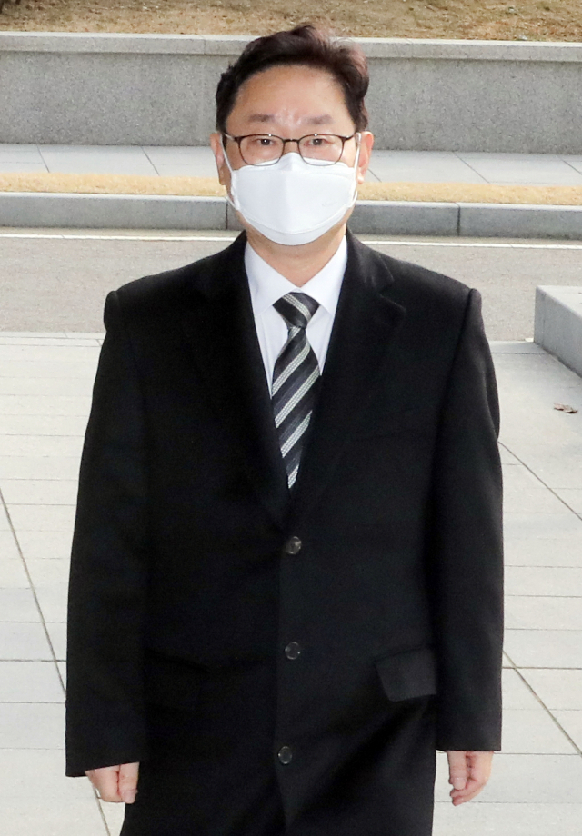 박범계 법무부 장관 후보자가 4일 오후 서초구 서울고등검찰청에 마련된 인사청문회 준비 사무실로 출근하고 있다. 연합뉴스