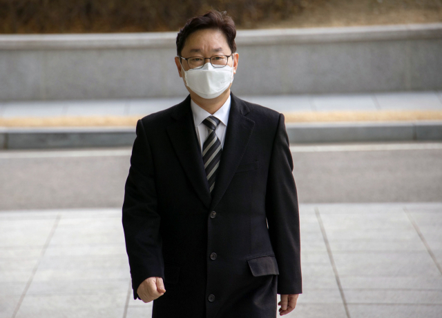 박범계 법무부 장관 후보자가 4일 오후 서초구 서울고등검찰청에 마련된 인사청문회 준비 사무실로 출근하고 있다. 연합뉴스