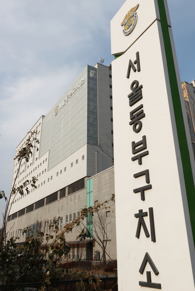 서울시는 서울동부구치소 관련 집단감염 누적 확진자가 125명 늘어 4일 0시 기준 전국 1천84명으로 집계됐다고 밝혔다. 사진은 4일 오전 서울 동부구치소. 연합뉴스