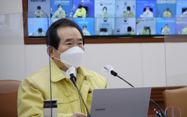 정세균 국무총리가 5일 정부서울청사에서 열린 신종 코로나바이러스 감염증(코로나19) 대응 중앙재난안전대책본부(중대본) 회의에 참석해 발언하고 있다. 연합뉴스
