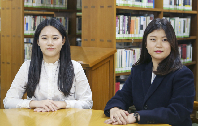 2020년 국가직 지역인재 9급 공무원 선발시험에 합격한 이지연, 권민수 학생(왼쪽부터). 계명문화대 제공