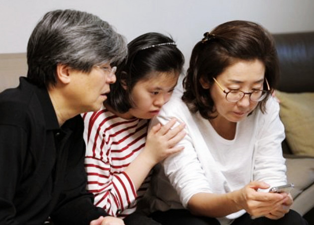 나경원 전 미래통합당 의원이 방송에 출연, 딸과 대화를 나누고 있다. TV조선 캡쳐.