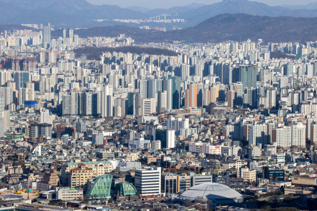 지난 15일 오후 남산에서 바라본 서울 시내 모습. 연합뉴스
