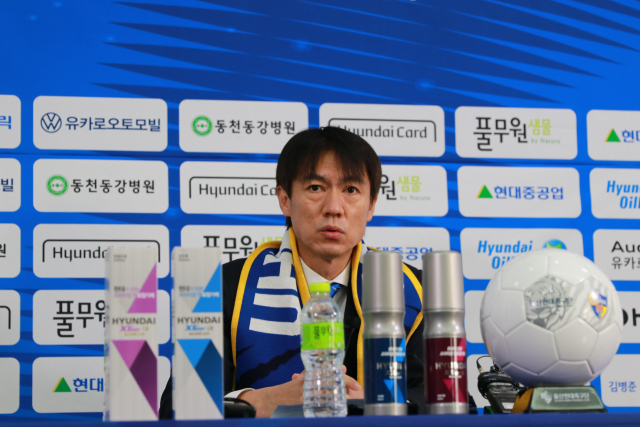 울산의 제11대 사령탑으로 선임된 홍명보 감독이 7일 오후 온라인 취임 기자회견을 하고 있다. 연합뉴스