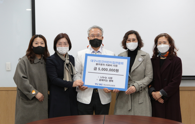 왼쪽에서 세 번째 김성호 병원장, 네 번째 김명은 회장