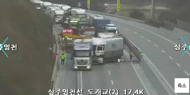 상주~영천간 고속도로 사고현장. 독자제공