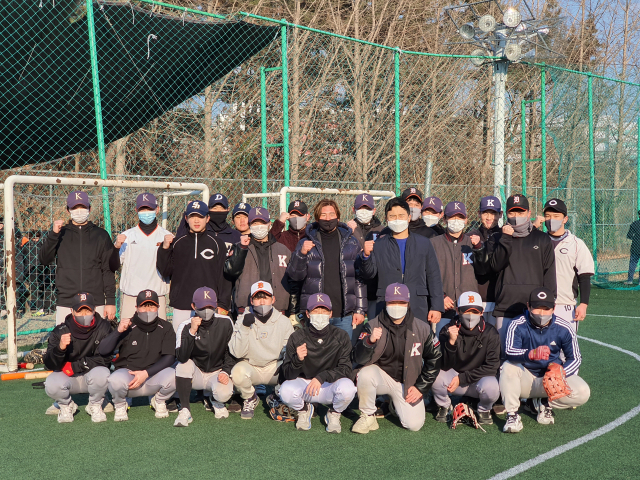 삼성라이온즈 김헌곤, 김상수가 12일 경일대 야구부 선수들을 만나 의미있는 시간을 보냈다. 김우정 기자