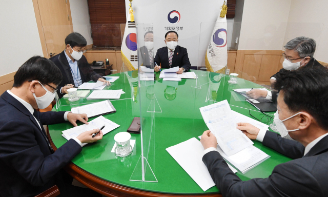 홍남기 경제부총리 겸 기획재정부 장관이 13일 서울 광화문 정부서울청사에서 