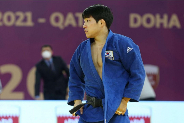 유도대표팀 안창림이 13일(한국시간) 카타르 도하 루사일 스포츠 아레나에서 열린 2021 도하 마스터스 대회에서 하시모토 소이치와 결승전을 치르고 있다.연합뉴스
