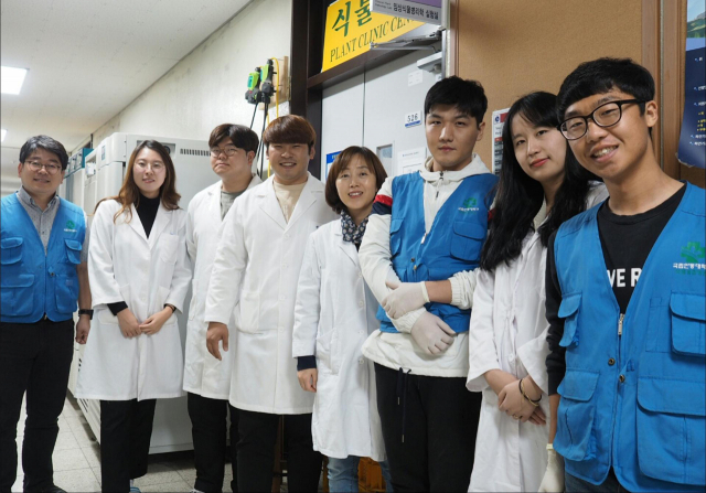 안동대 전용호 교수 연구팀이 탄저병 방제에 효과적인 유용 미생물을 개발하고, 균주 유전체를 세계 최초로 규명해 세계적 학술지에 게재했다. 안동대 제공