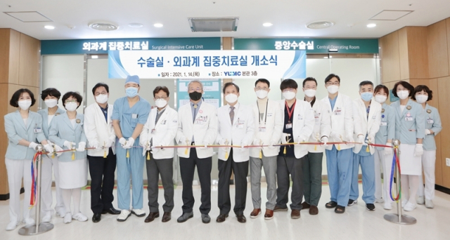 왼쪽에서 일곱 번째 김성호 영남대병원장, 여덟 번째 김태년 영남대의료원장