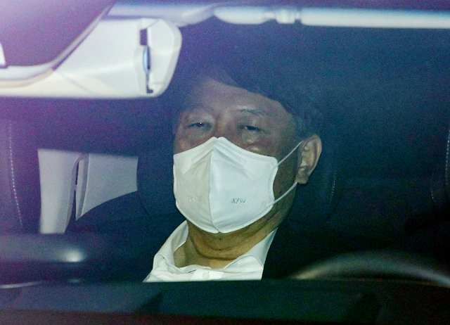 윤석열 검찰총장이 12일 오전 서울 서초구 대검찰청으로 출근하고 있다. 연합뉴스