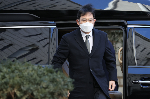 이재용 삼성전자 부회장이 30일 오후 서초구 서울고등법원에서 열리는 