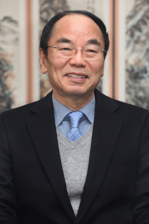 이강인 영풍석포제련소 사장은 20일 2021년 경영 목표로 낙동강 상류 수질오염 제로(0) 실현을 내세웠다. 봉화군 석포면에 자리해 1970년 문을 연 석포제련소는 올해 환경오염 논란 해소, 주민 신뢰 회복은 물론 향후 100년 먹거리 찾기에 심혈을 기울일 예정이다. 영풍석포제련소 제공
