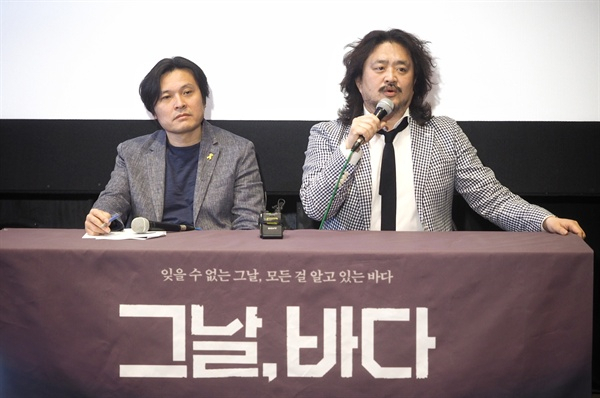 방송인 김어준(오른쪽)과 김지영 작가(왼쪽). 네이버 영화 캡쳐