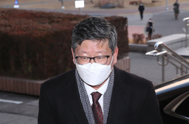 이용구 법무부 차관이 지난 4일 오전 과천 법무부 청사로 출근하고 있다. 연합뉴스