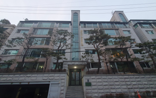 유시민 노무현재단 이사장이 살고 있는 서울 서초구 방배동의 고급 빌라.