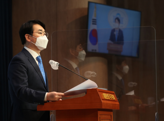 더불어민주당 박용진 의원이 24일 오전 서울 여의도 국회 소통관에서 기자회견을 열고 증권사 공매도 전산화 의무화와 처벌강화로 불법행위를 근절해야 한다고 밝히고 있다. 연합뉴스